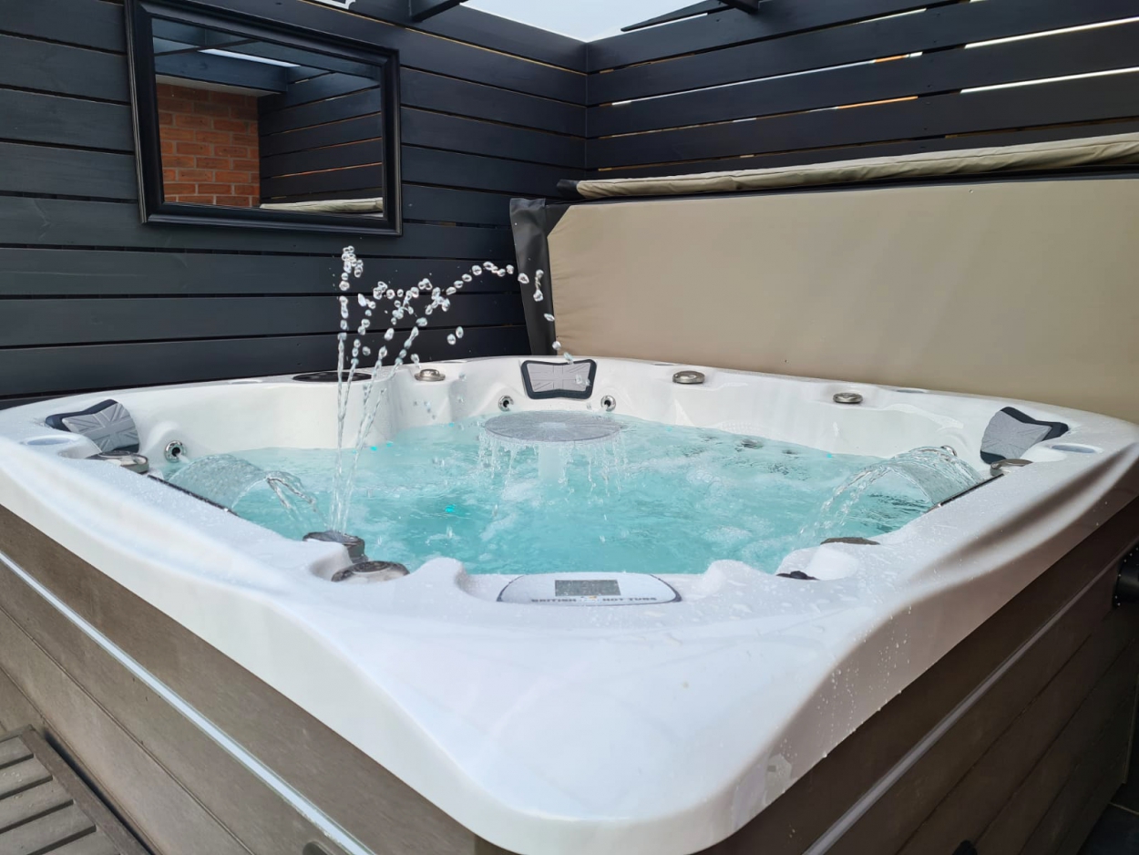 Windsor Hot Tub™️ Hot Tubs & Swim Spas St.Albans